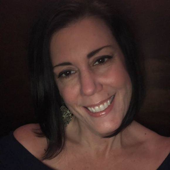 Meet your Posher, Cynthia - Picture 1 of 1